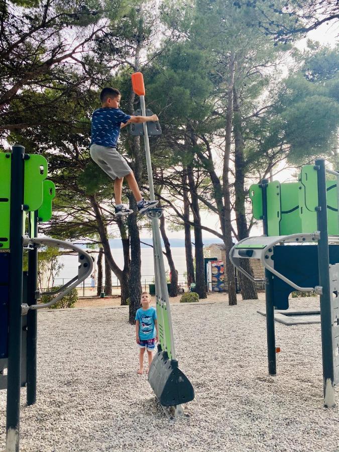 Family Resort Urania Baška Voda Buitenkant foto