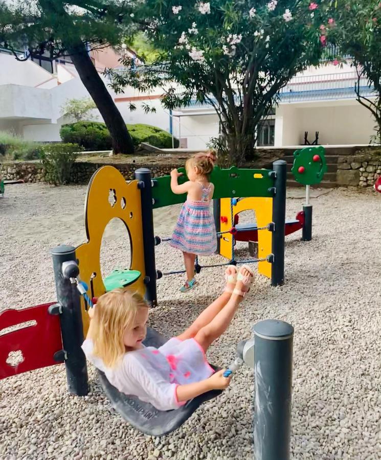 Family Resort Urania Baška Voda Buitenkant foto