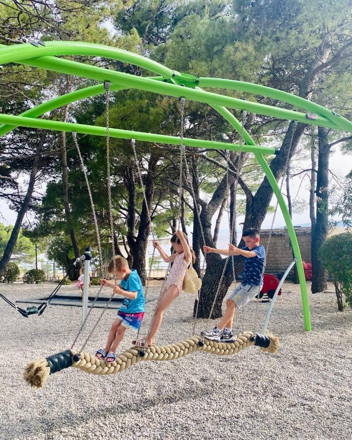 Family Resort Urania Baška Voda Buitenkant foto