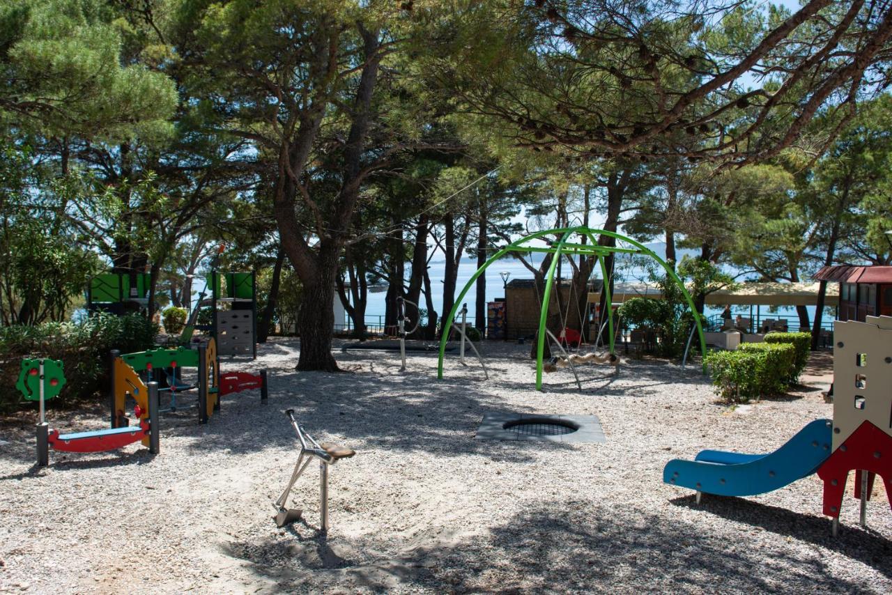 Family Resort Urania Baška Voda Buitenkant foto